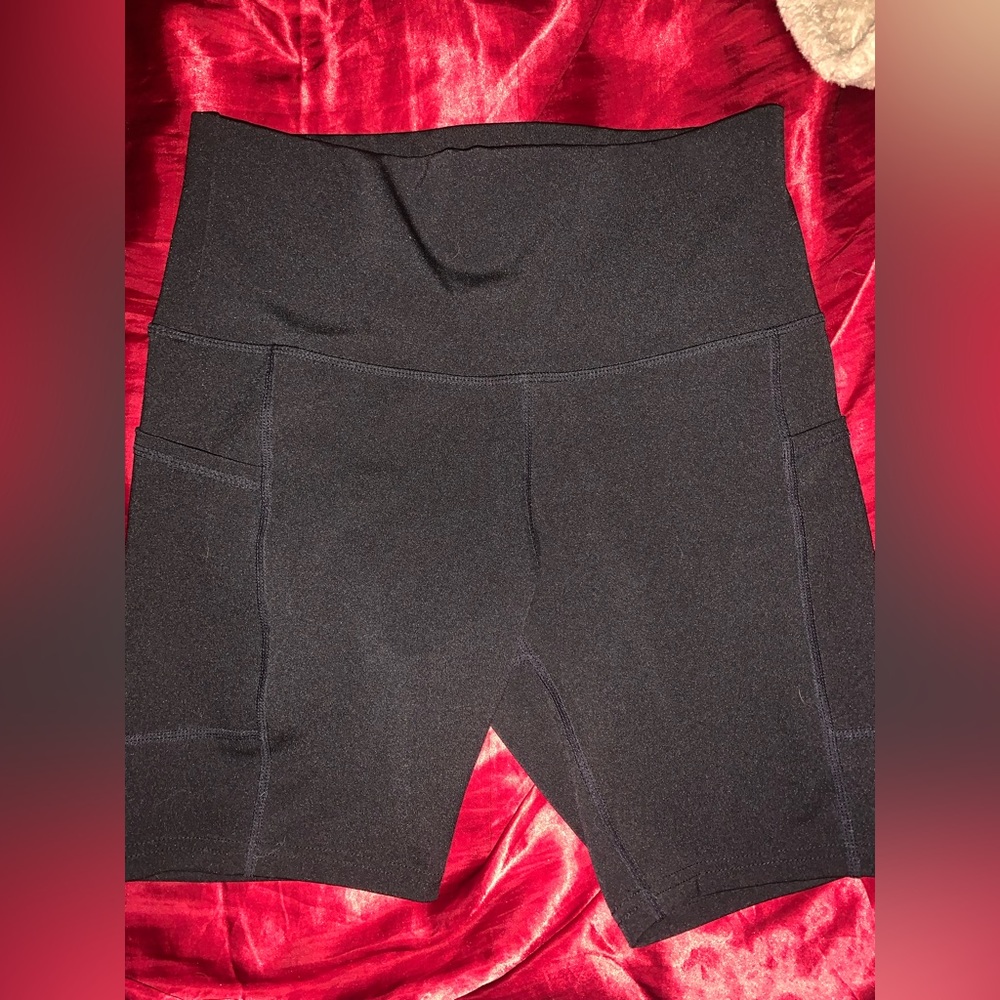 BIKER SHORTS W/ POCKETS
